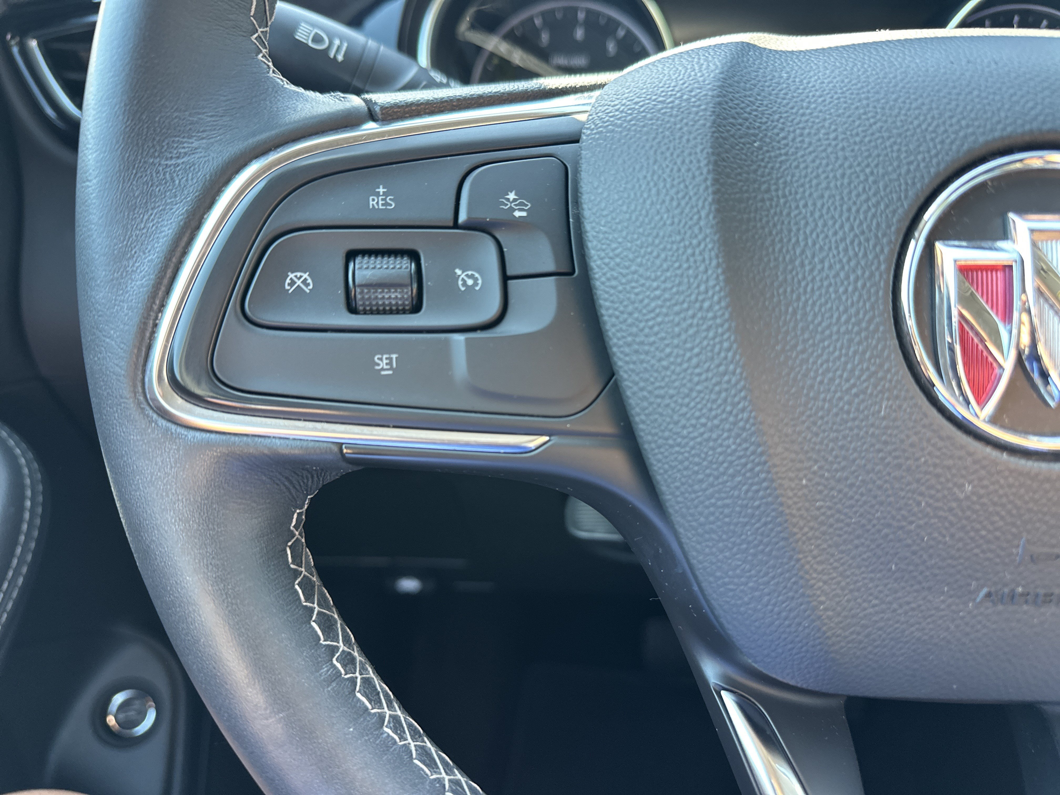 Used 2022 Buick Encore GX Select w/ Sport Touring Package FWD image 19