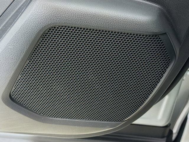 Used 2023 Toyota Highlander LE AWD/4WD image 14