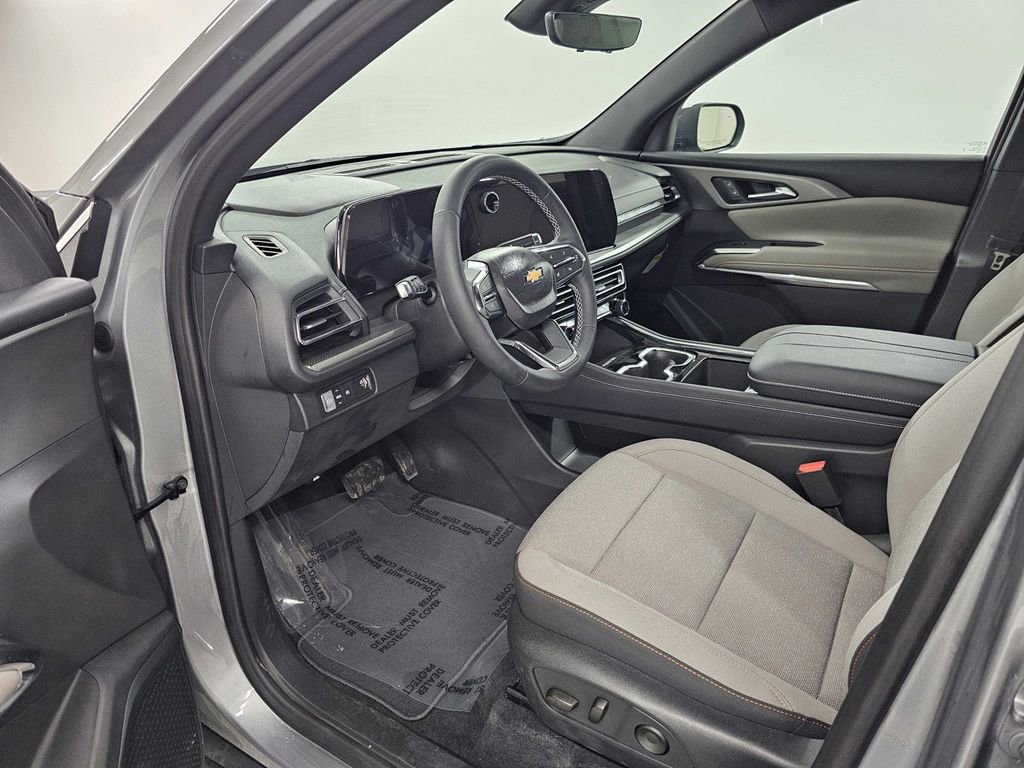 Used 2026 Chevrolet Traverse LT w/ Driver Confidence Package image 14