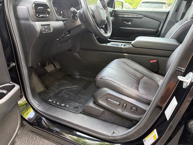 Used 2025 Honda Pilot Black Edition image 9