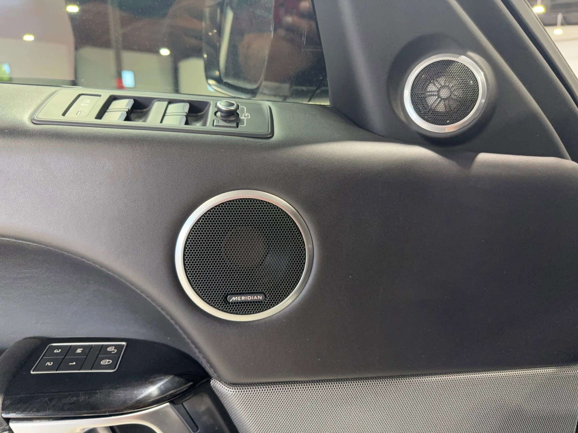 Used 2017 Land Rover Range Rover Sport HSE Dynamic image 19