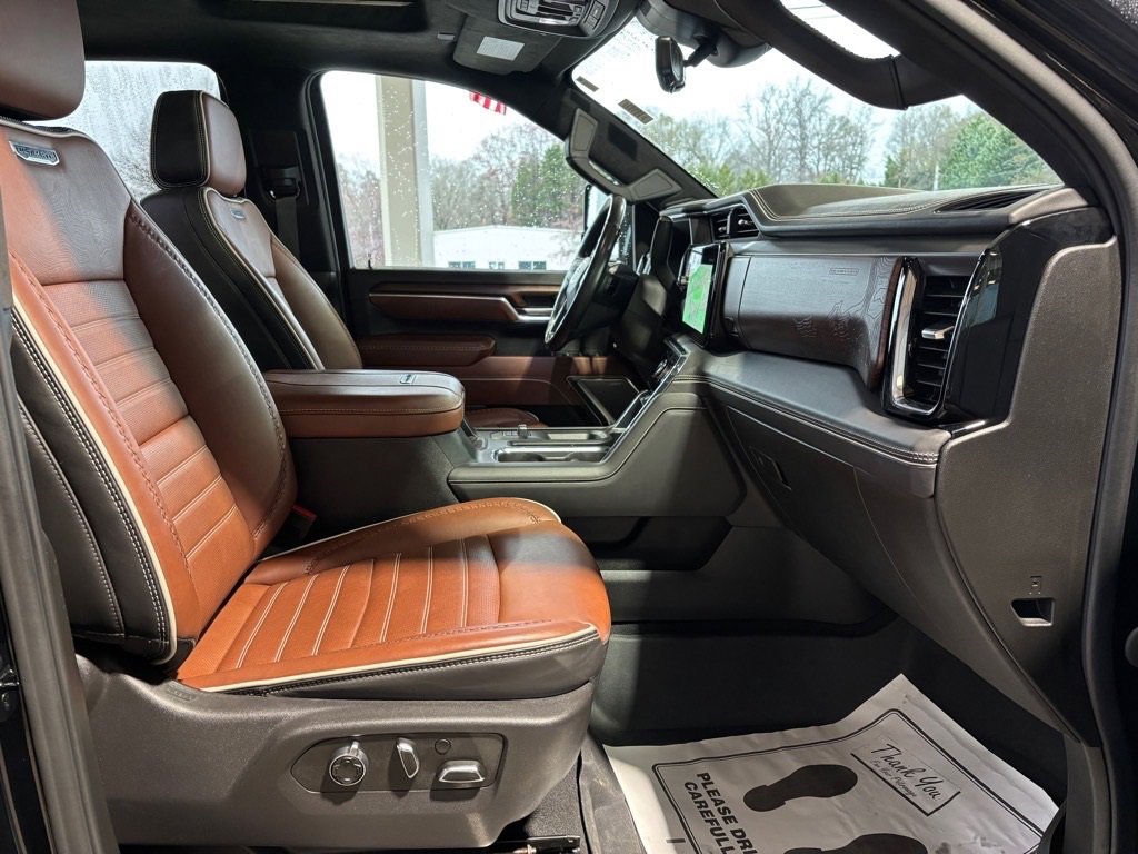 Used 2024 GMC Sierra 3500 Denali Ultimate image 14