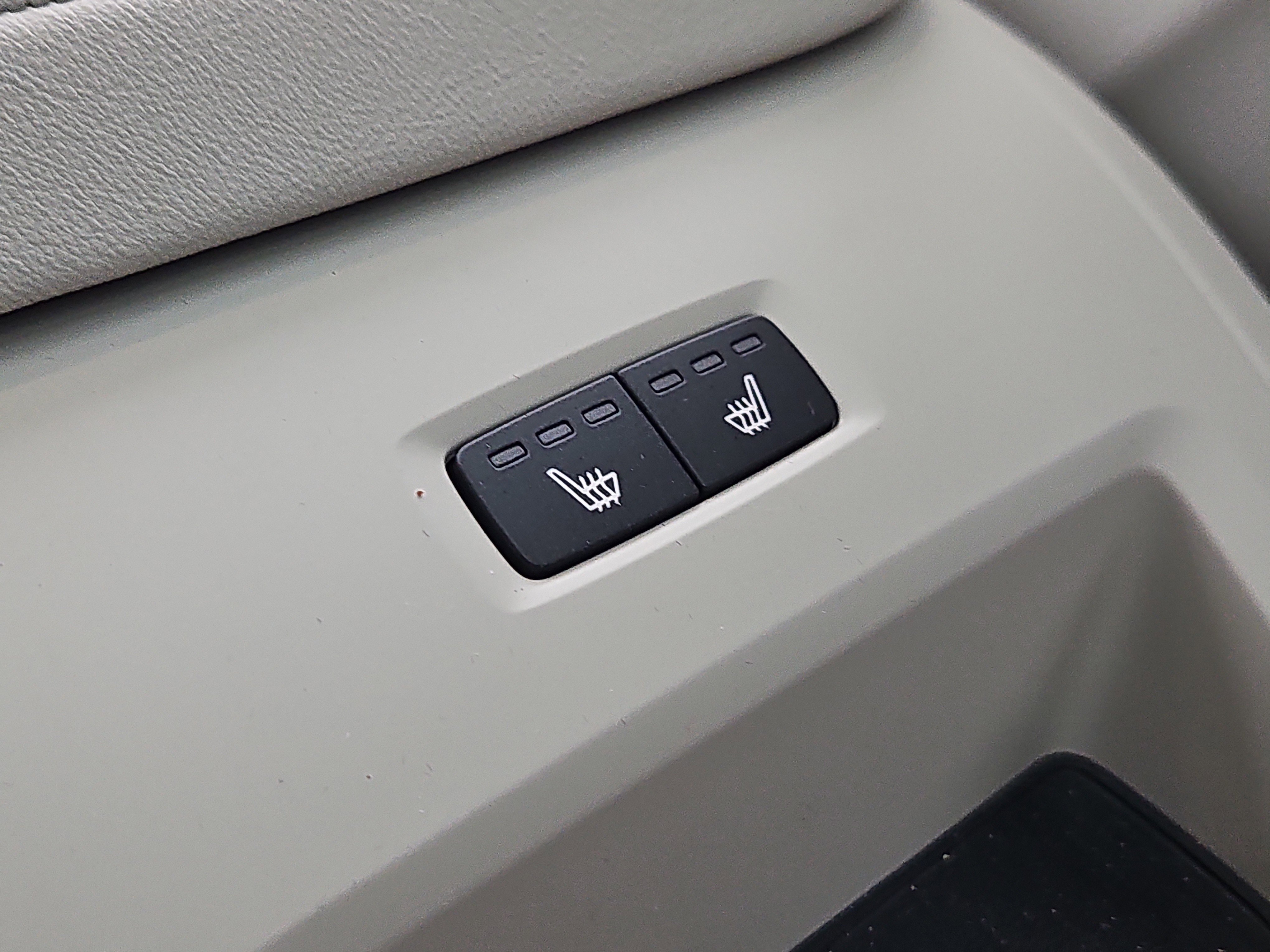 Used 2025 Volvo XC60 T8 Plus w/ Protection Package Premier image 15