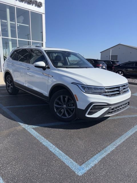 Used 2022 Volkswagen Tiguan SE image 1
