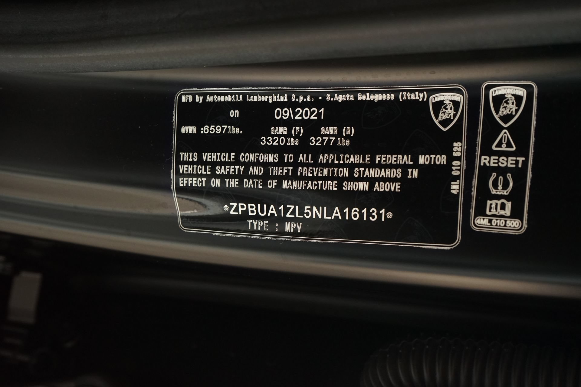 Used 2022 Lamborghini Urus AWD/4WD image 35