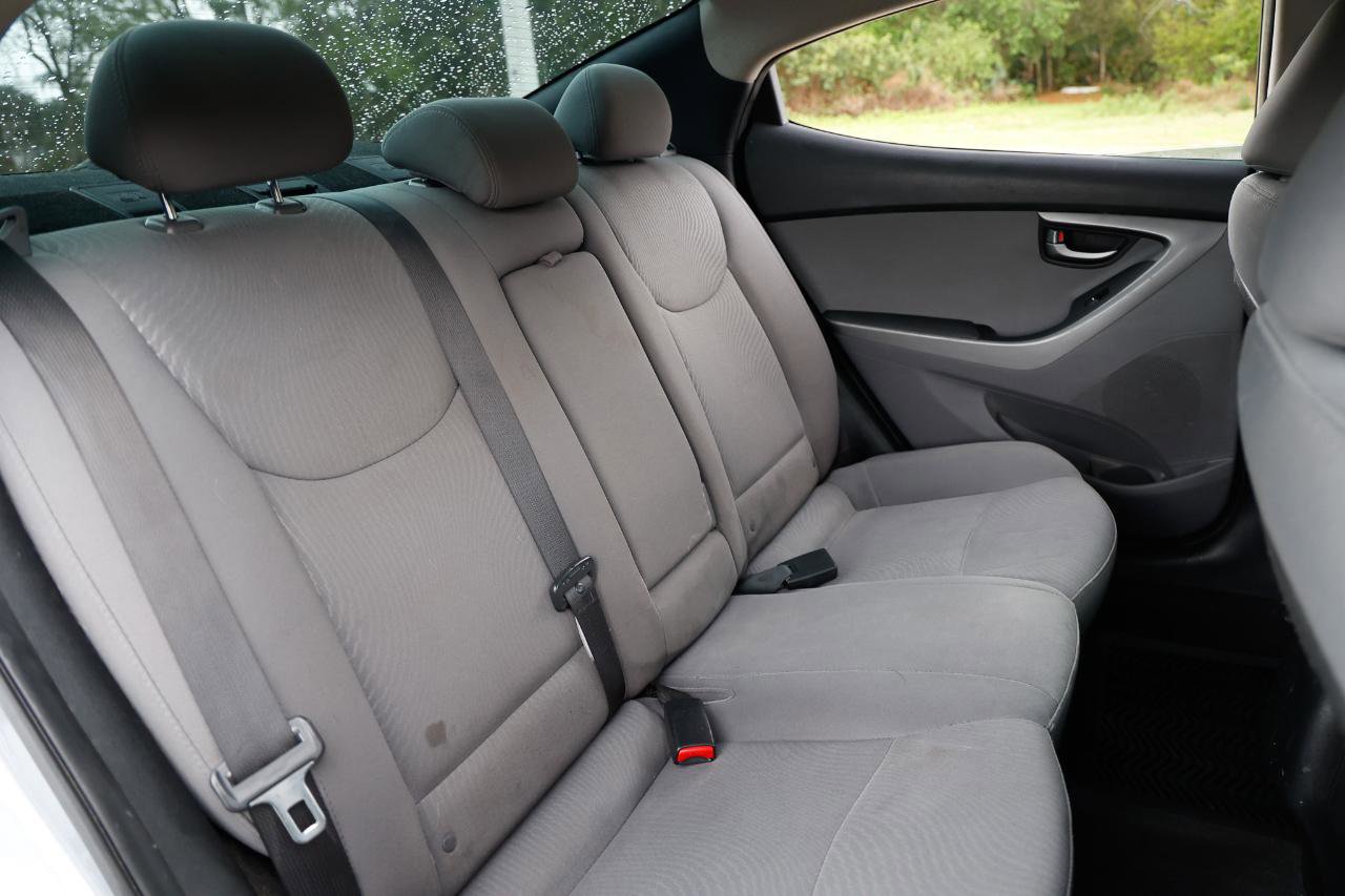 Used 2015 Hyundai Elantra SE image 12