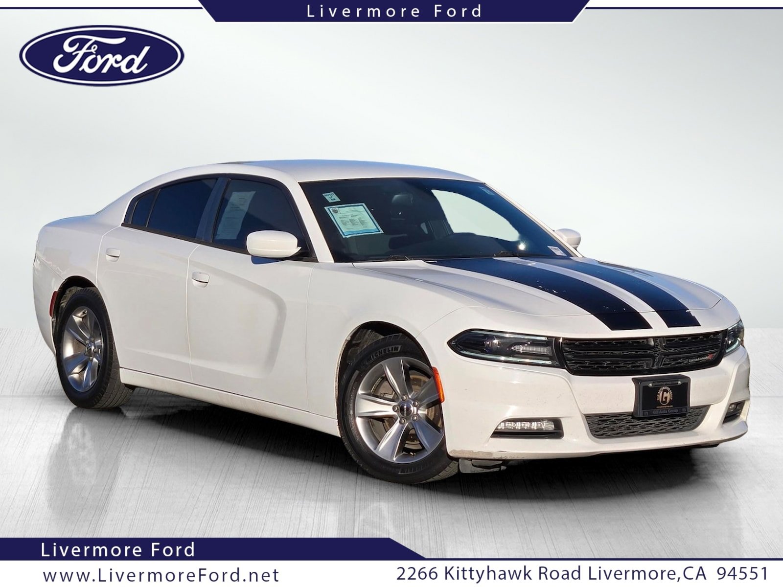 Used 2015 Dodge Charger SXT image 1