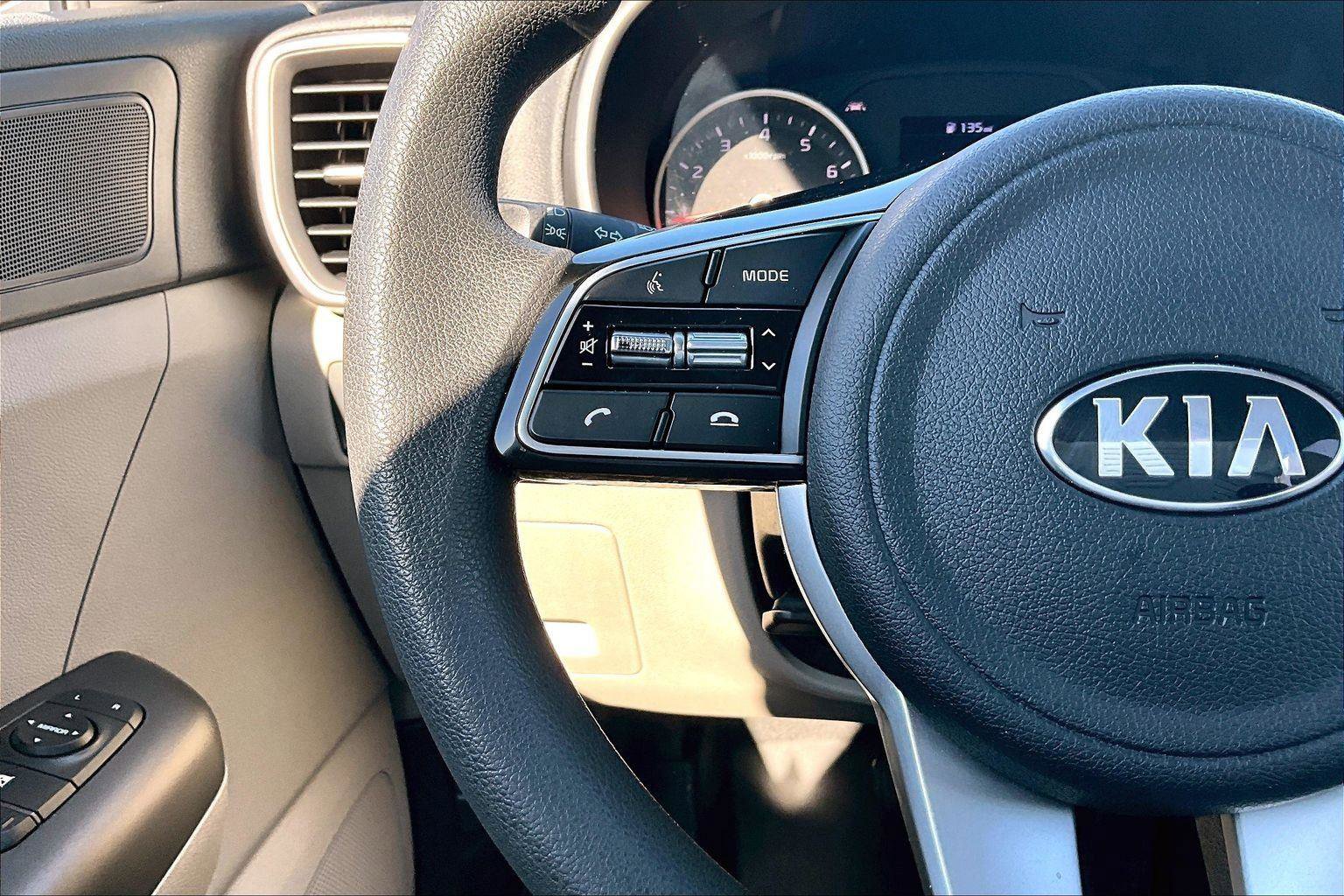 Used 2020 Kia Sportage LX image 9