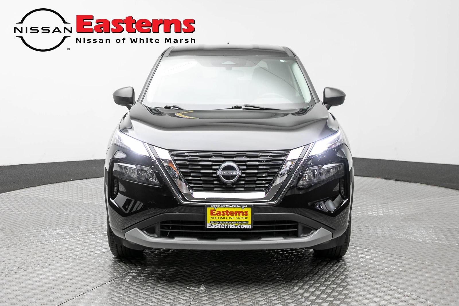 Used 2023 Nissan Rogue S AWD/4WD image 2