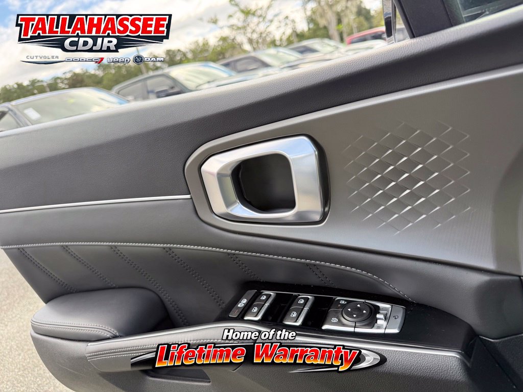 Used 2025 Kia Sorento SX FWD image 20