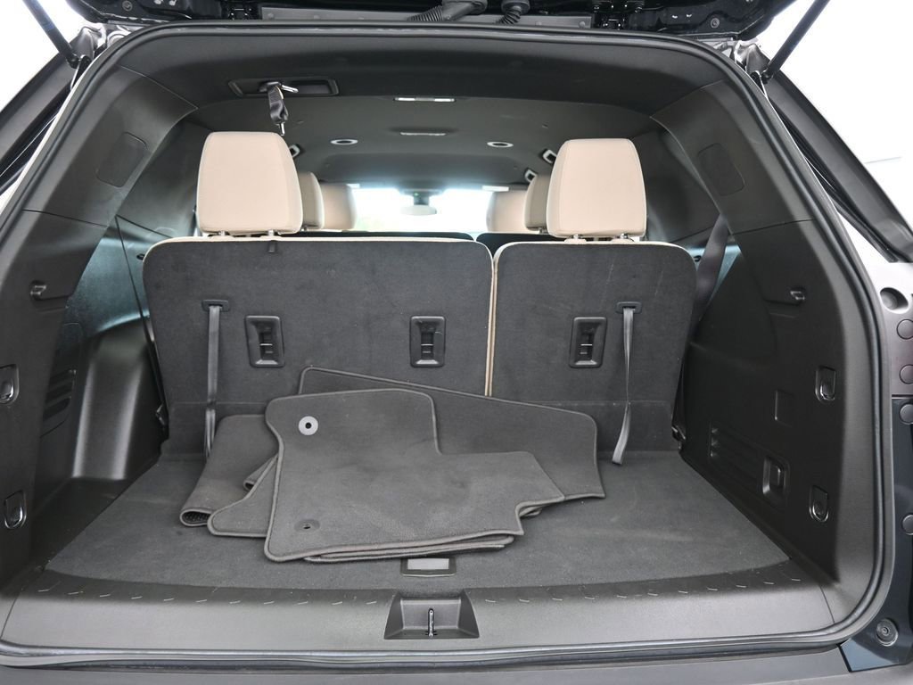 Used 2023 Chevrolet Traverse LS image 34