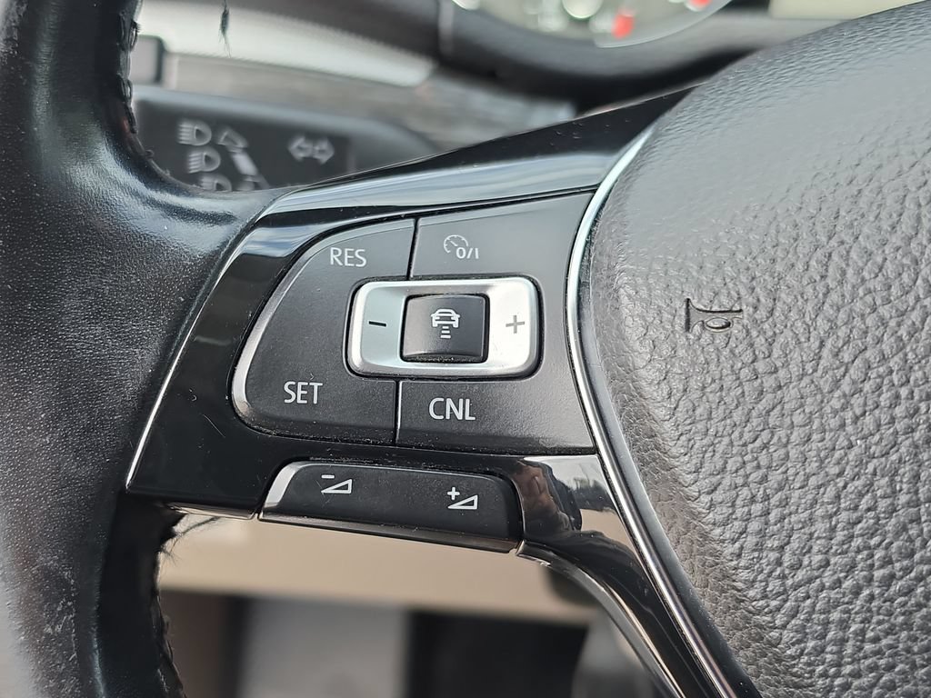 Used 2018 Volkswagen Passat 2.0T SE FWD image 14