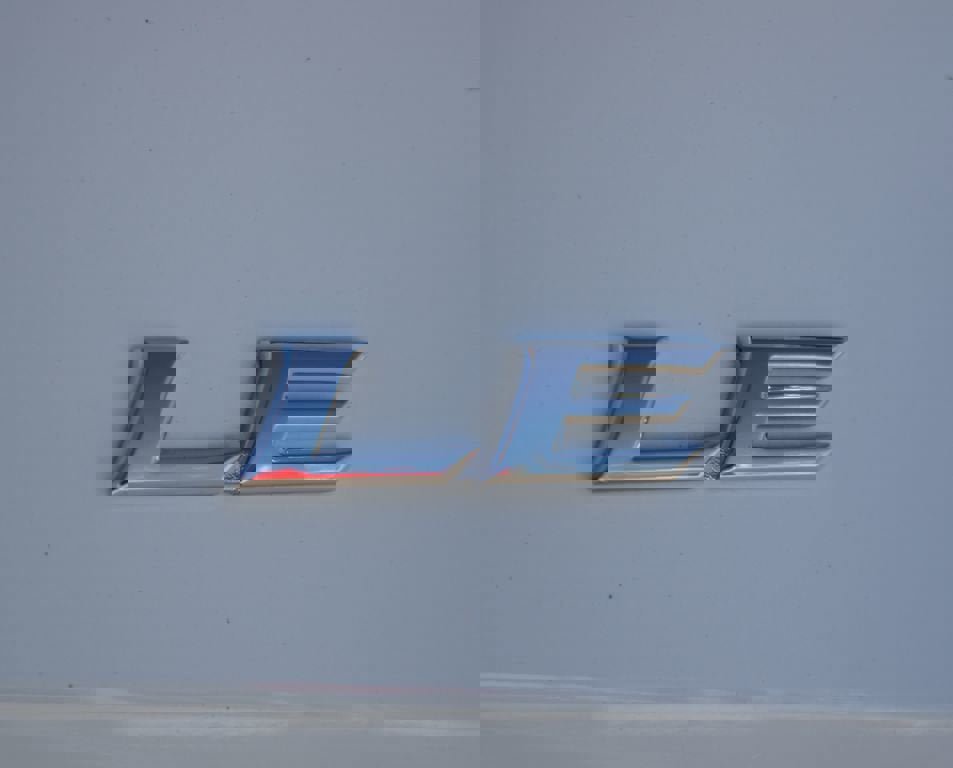 Used 2025 Toyota Sienna LE image 19