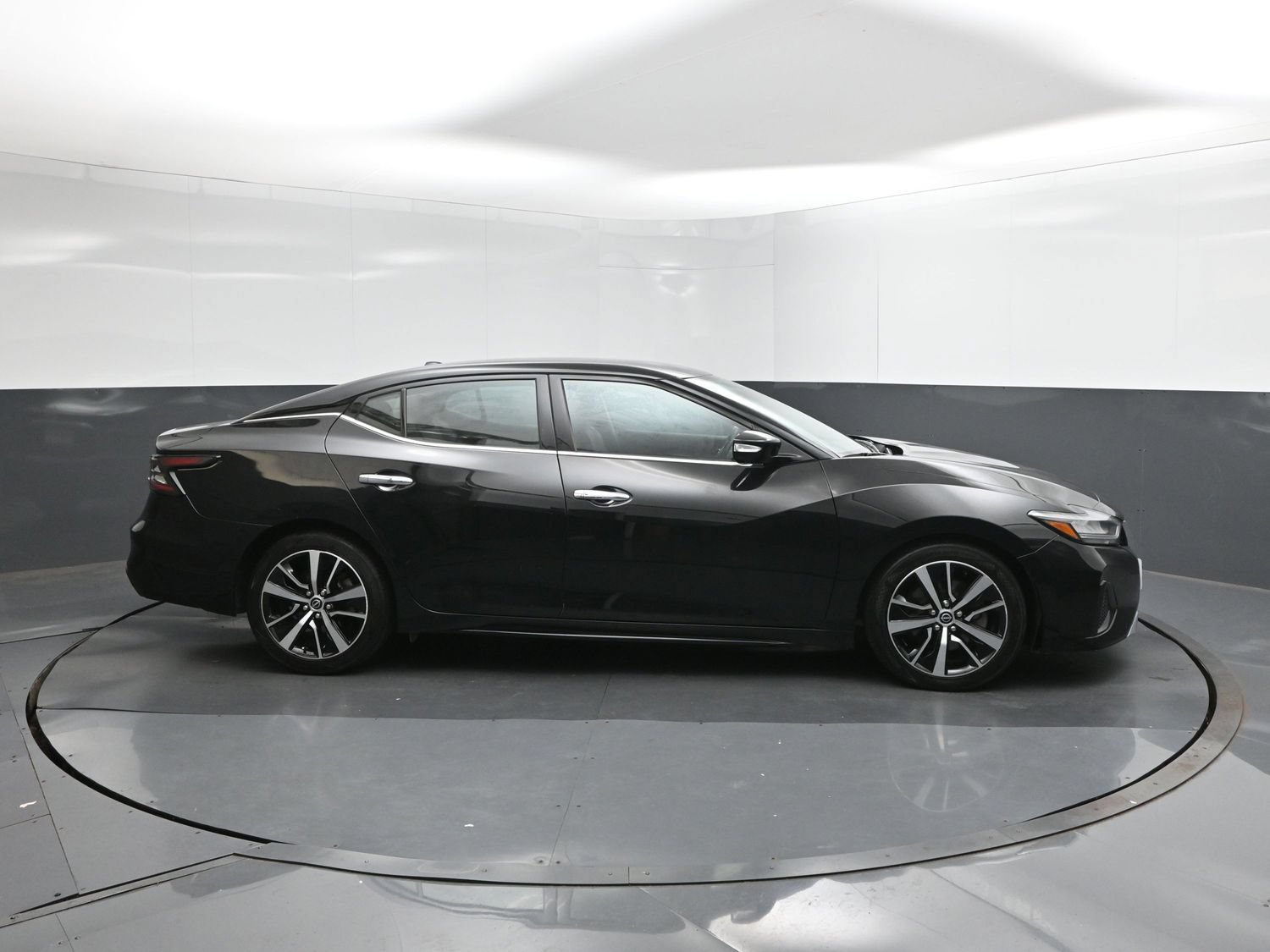 Used 2023 Nissan Maxima SV w/ Floor Mat Group FWD image 15