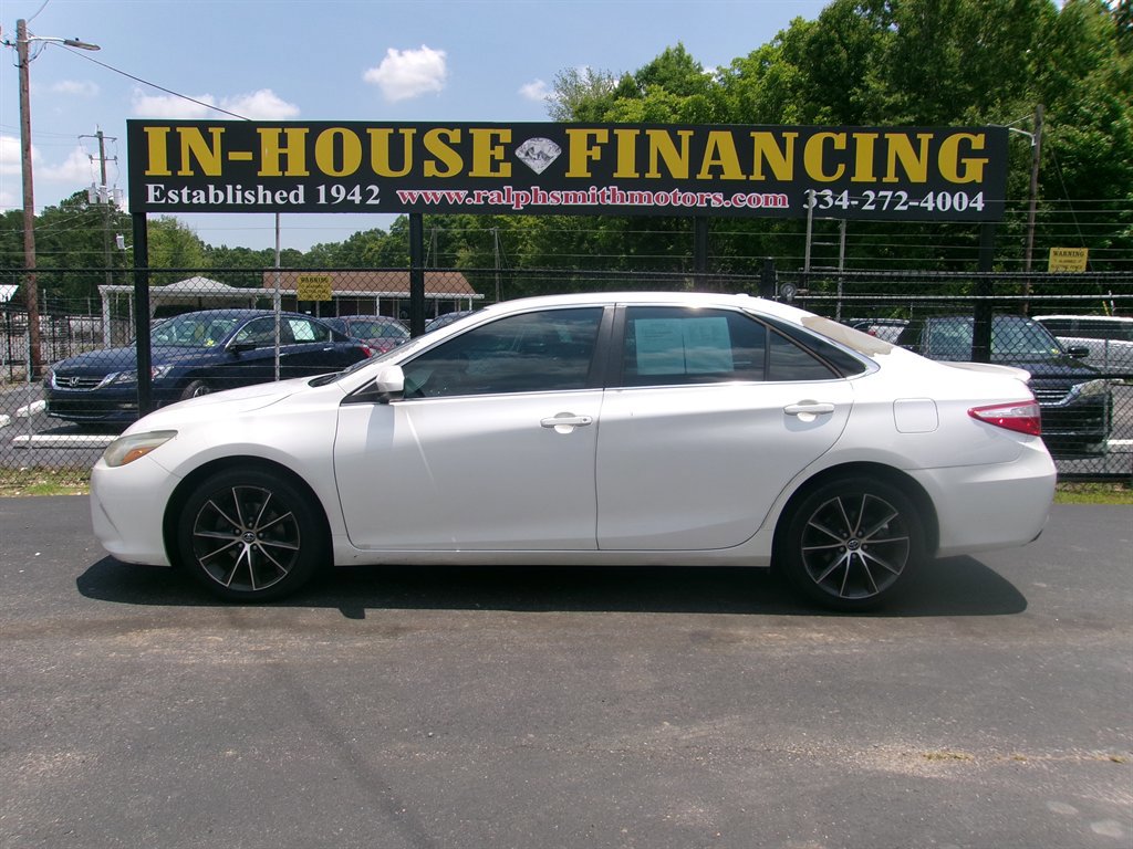 Used 2015 Toyota Camry SE image 1