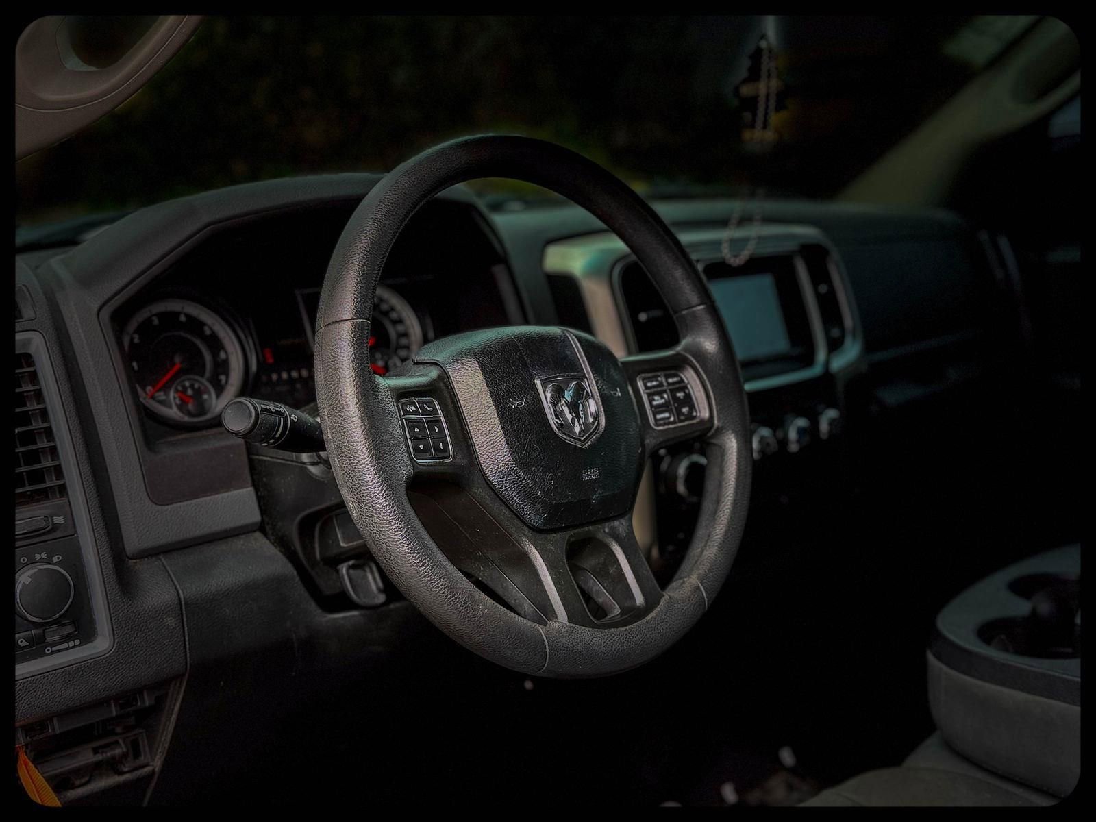 Used 2018 RAM 1500 Classic SLT image 9