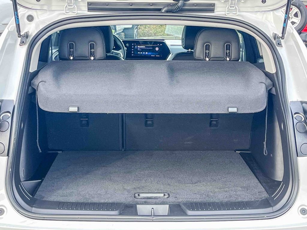 Certified 2025 Chevrolet Trax LT w/ LT Convenience Package image 54