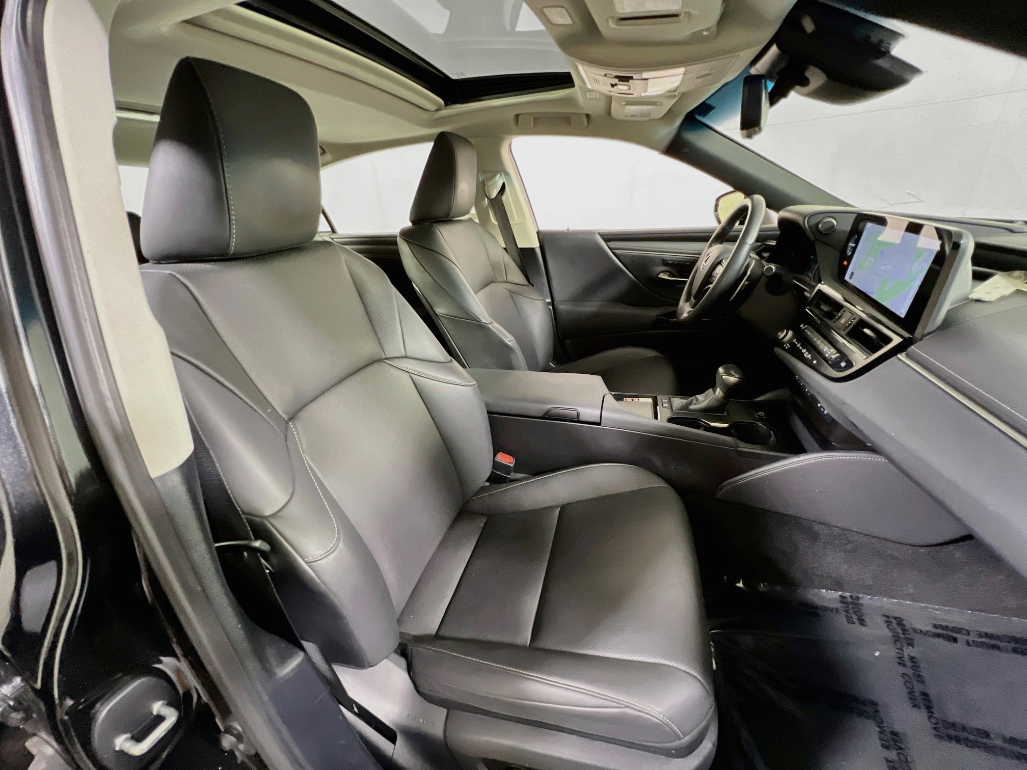 Used 2024 Lexus ES 300h w/ Premium Package FWD image 28