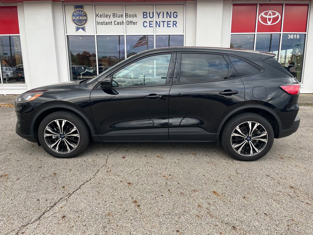 Used 2021 Ford Escape SE w/ SE Sport Appearance Package image 30