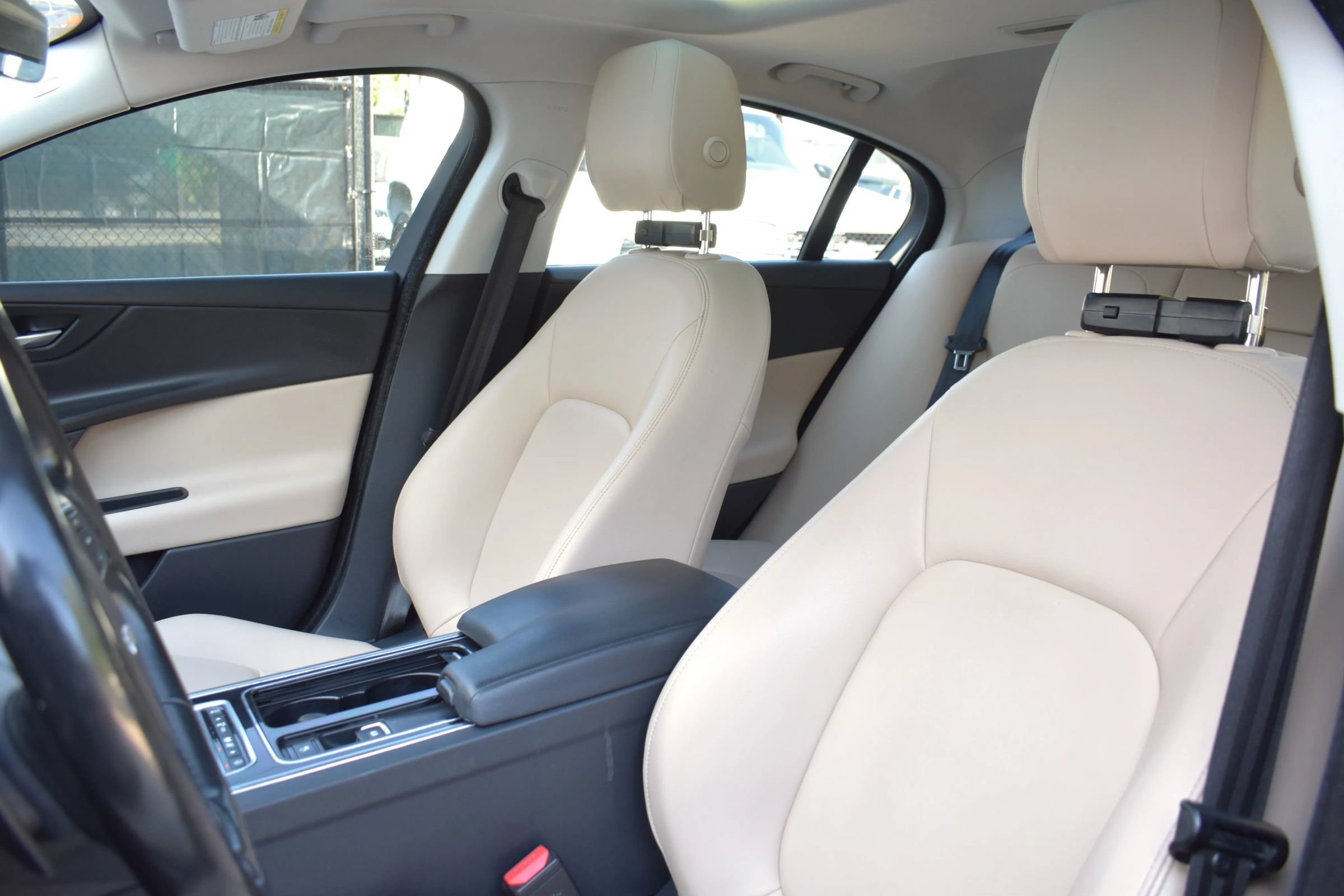 Used 2019 Jaguar XE Premium AWD/4WD image 11