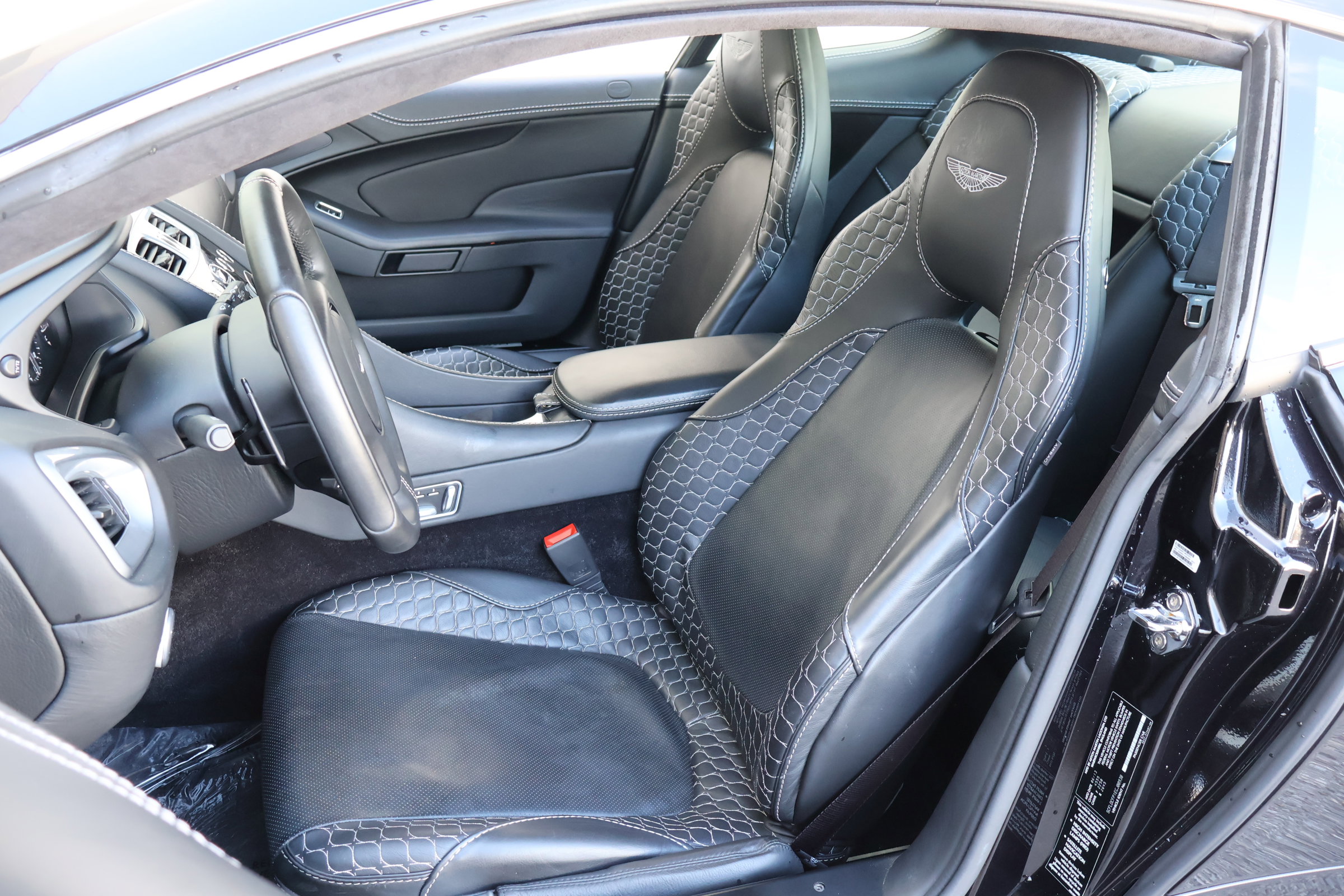 Used 2014 Aston Martin Vanquish Coupe image 2