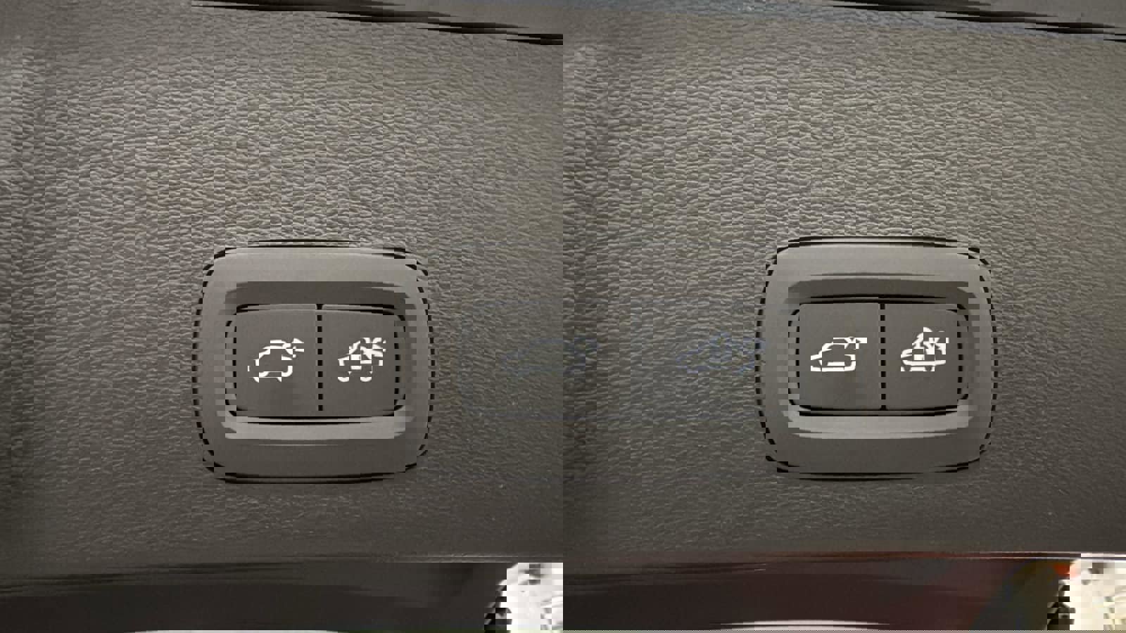 Used 2026 Volvo XC40 B4 Plus w/ Climate Package image 30