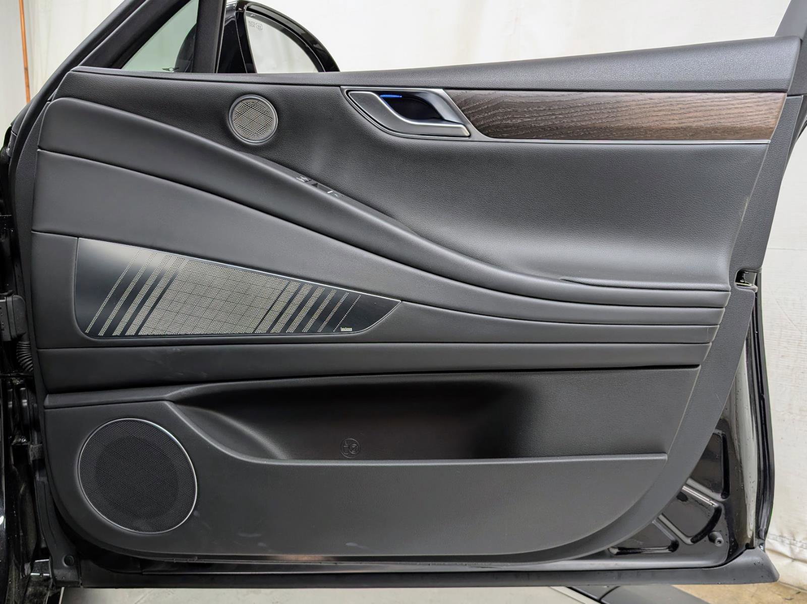 Used 2024 Genesis G80 image 21