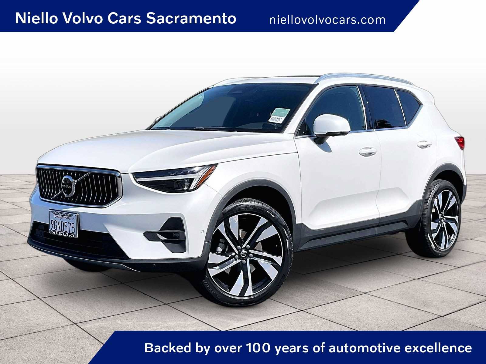 Used 2023 Volvo XC40 B5 Ultimate w/ Protection Package Premier AWD/4WD image 1