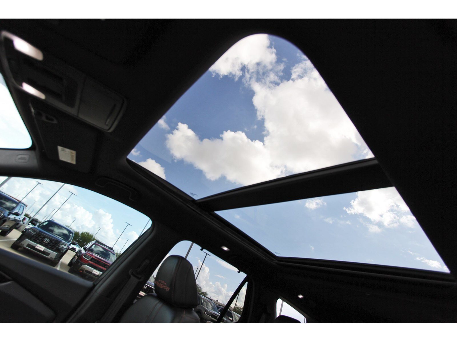 Used 2024 Honda Pilot TrailSport image 33