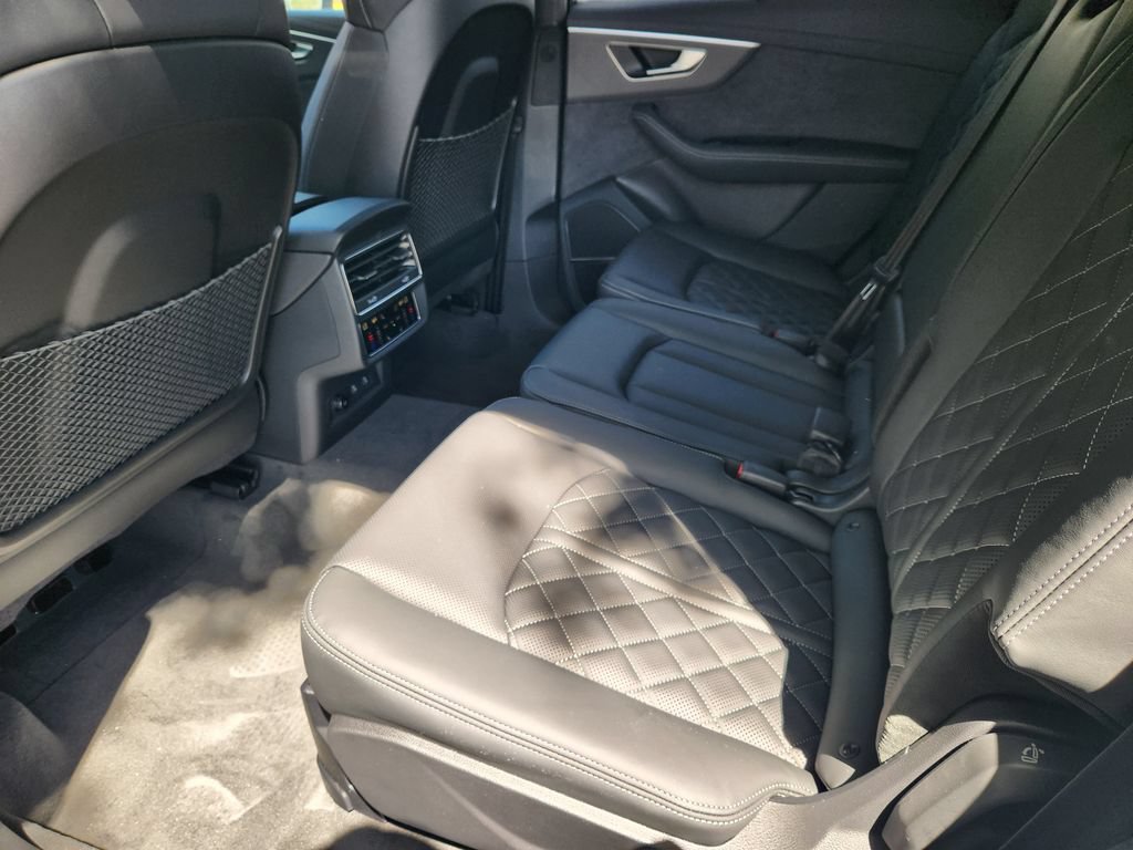 New 2026 Audi SQ7 Prestige AWD/4WD image 34