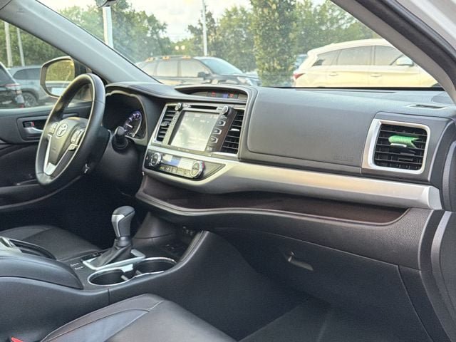 Used 2018 Toyota Highlander XLE FWD image 20