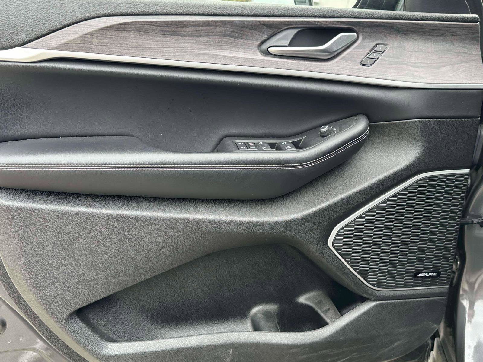 Used 2023 Jeep Grand Cherokee 4WD 4xe image 17