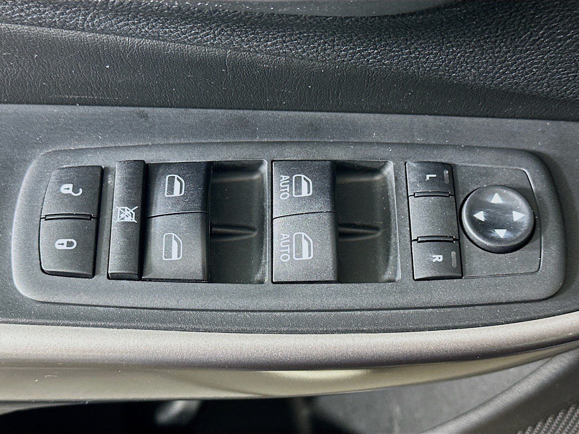 Used 2020 Jeep Cherokee Latitude Plus AWD/4WD image 15