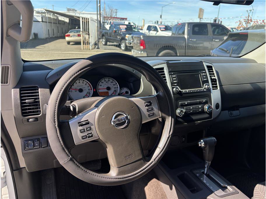 Used 2016 Nissan Frontier Desert Runner image 10