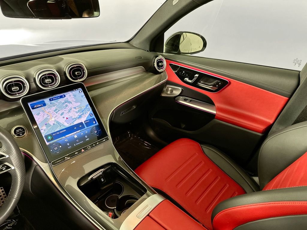 Used 2025 Mercedes-Benz GLC 300 4MATIC image 24