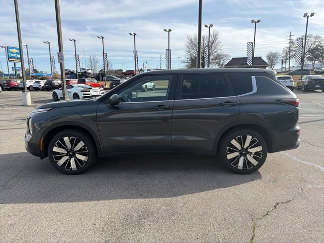 Used 2025 Mitsubishi Outlander SE image 6