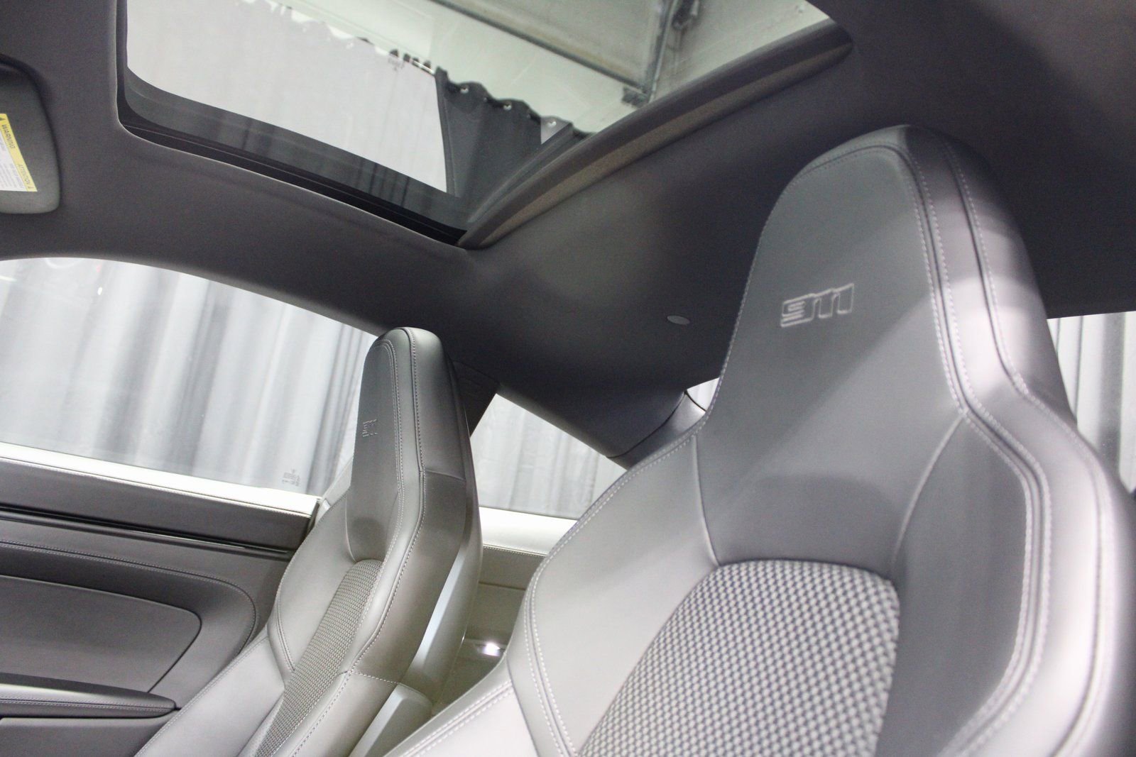 Certified 2024 Porsche 911 Carrera T image 5