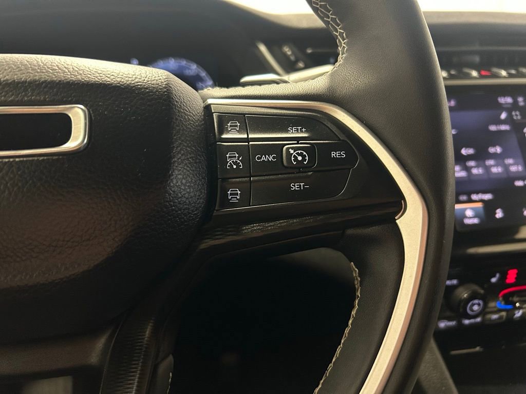 Used 2024 Jeep Grand Cherokee Altitude image 11