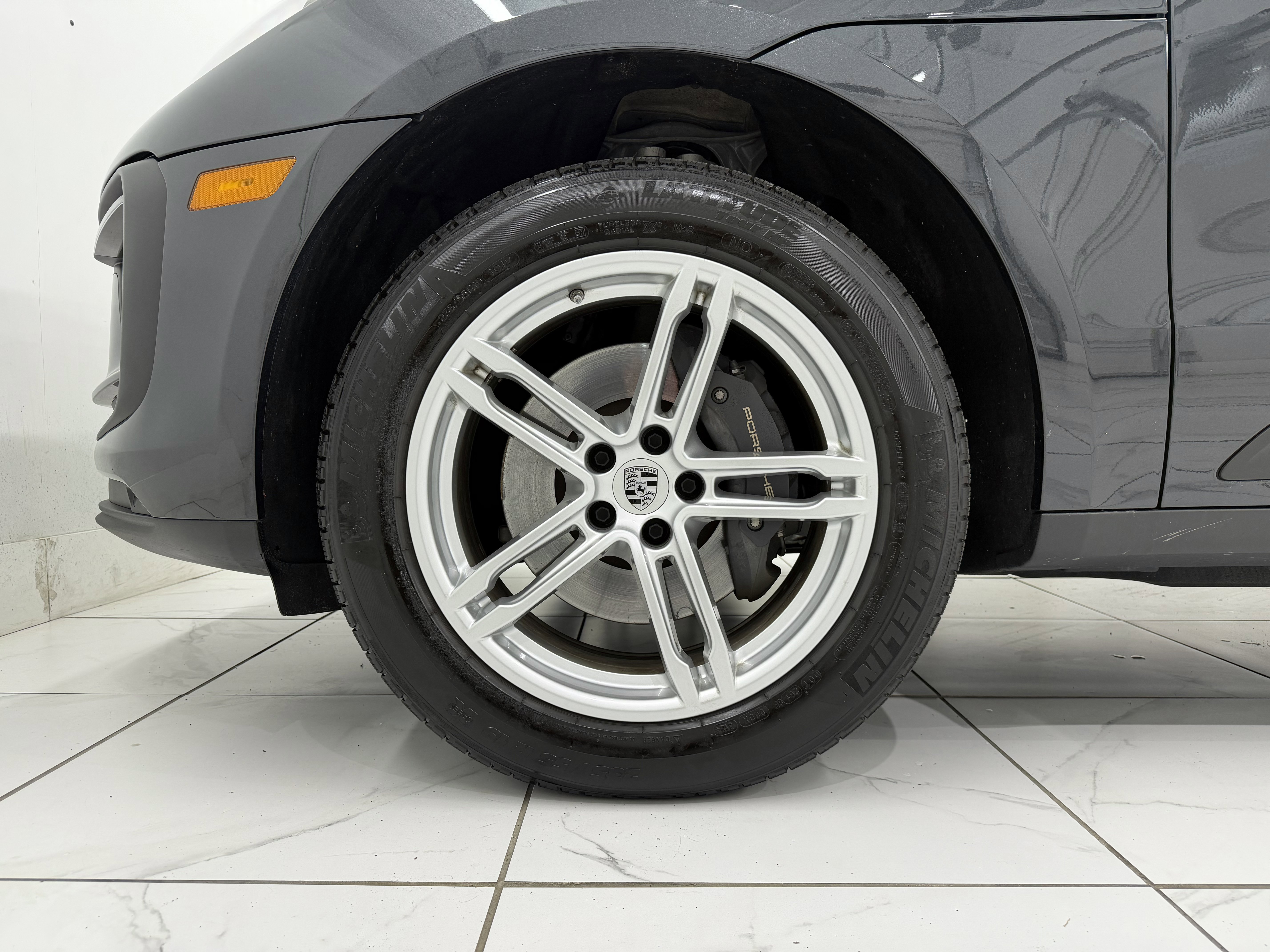 Certified 2025 Porsche Macan image 16