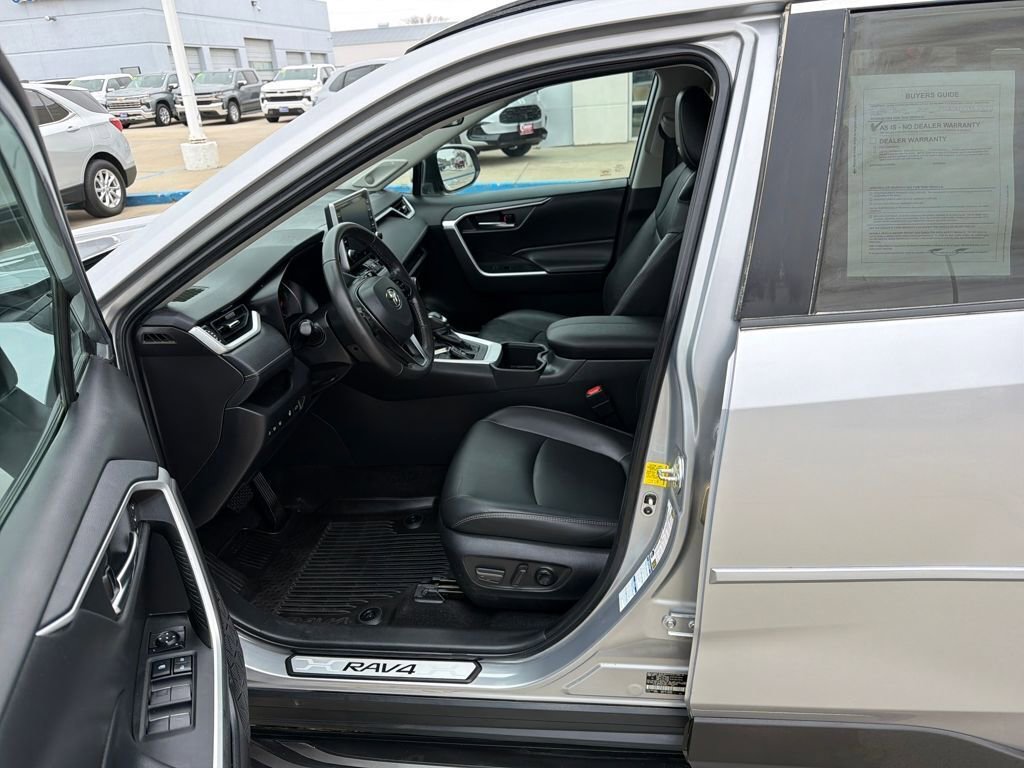 Used 2022 Toyota RAV4 XLE Premium AWD/4WD image 11