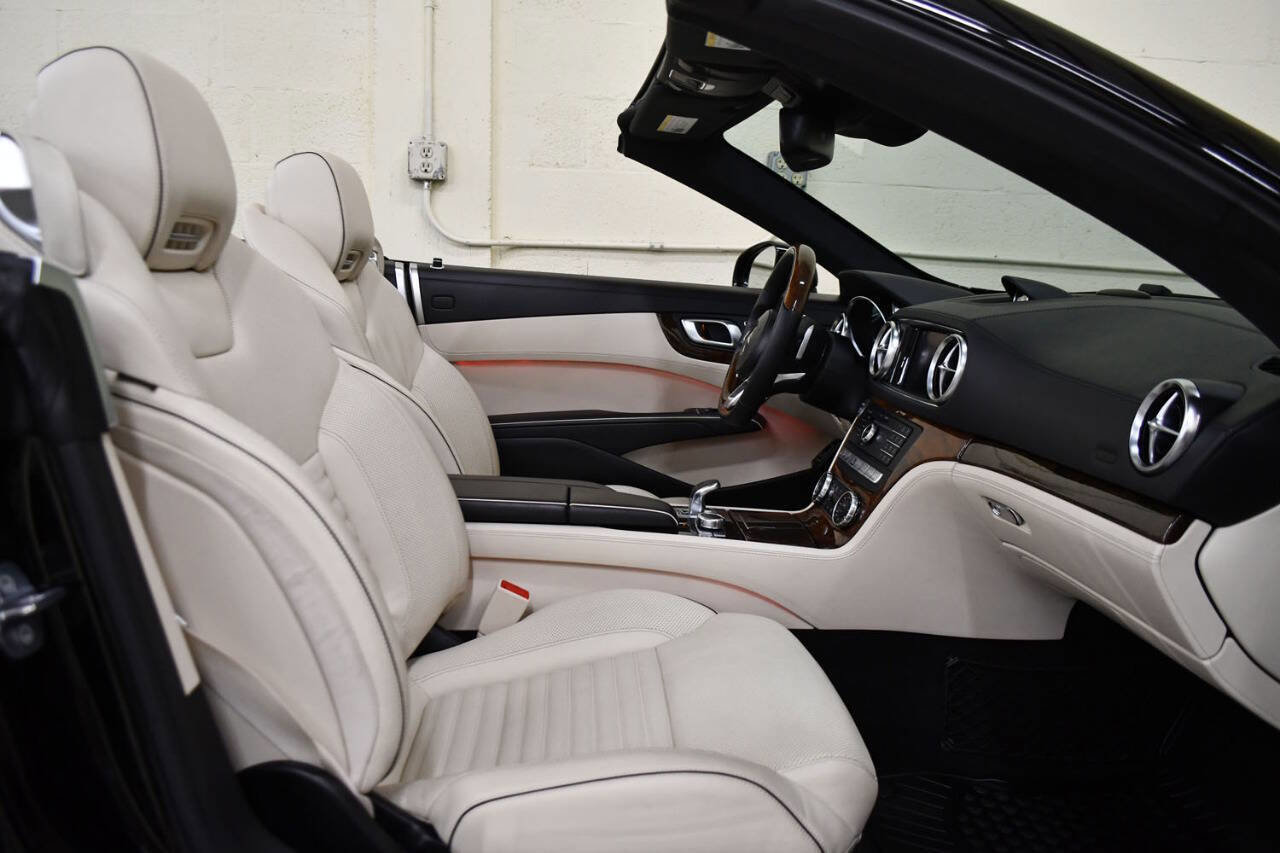 Used 2019 Mercedes-Benz SL 550 image 12