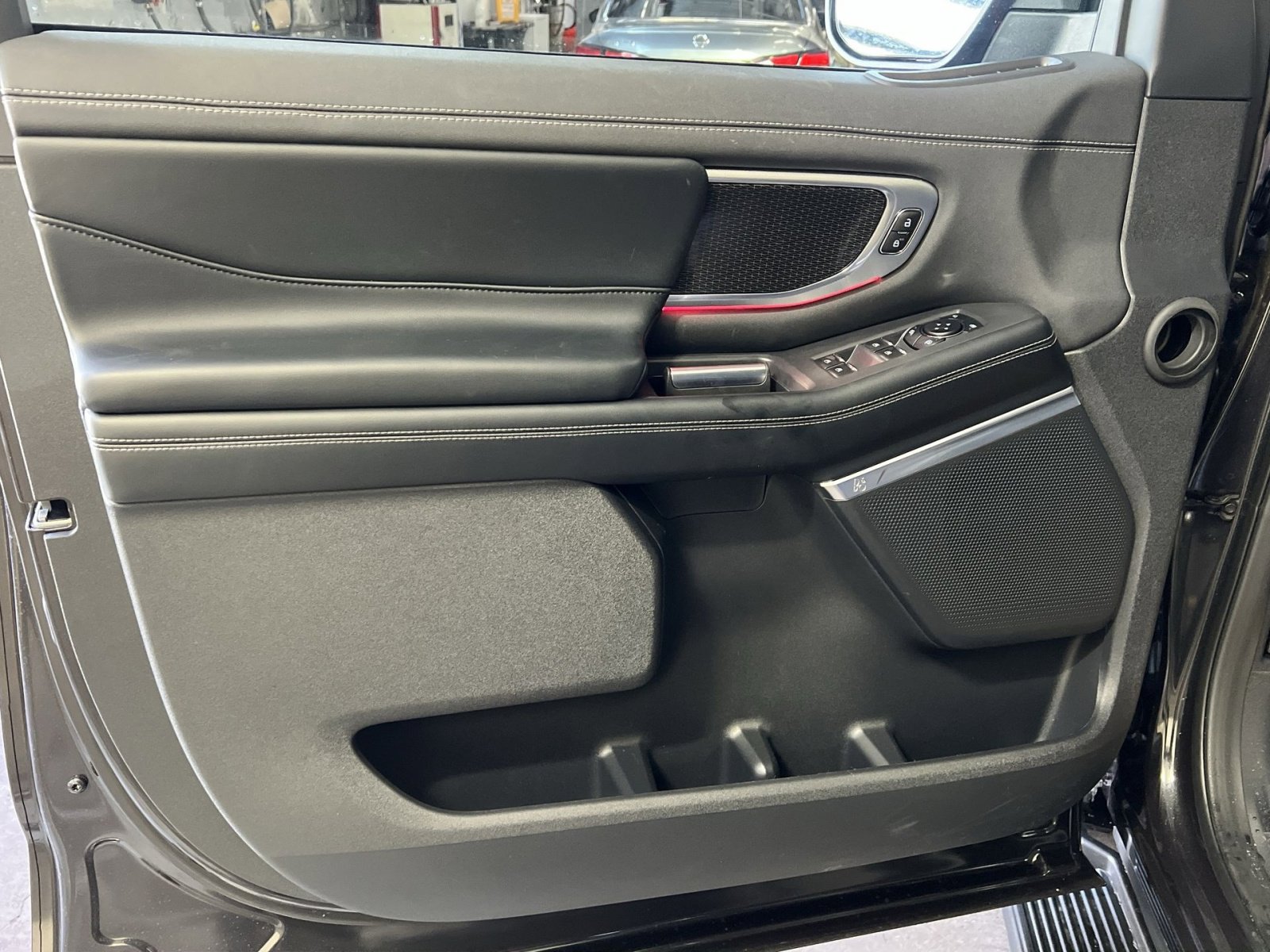 New 2026 Ford Expedition Platinum image 14