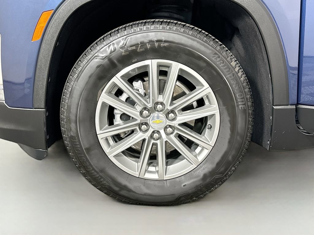 Used 2023 Chevrolet Traverse LT image 32