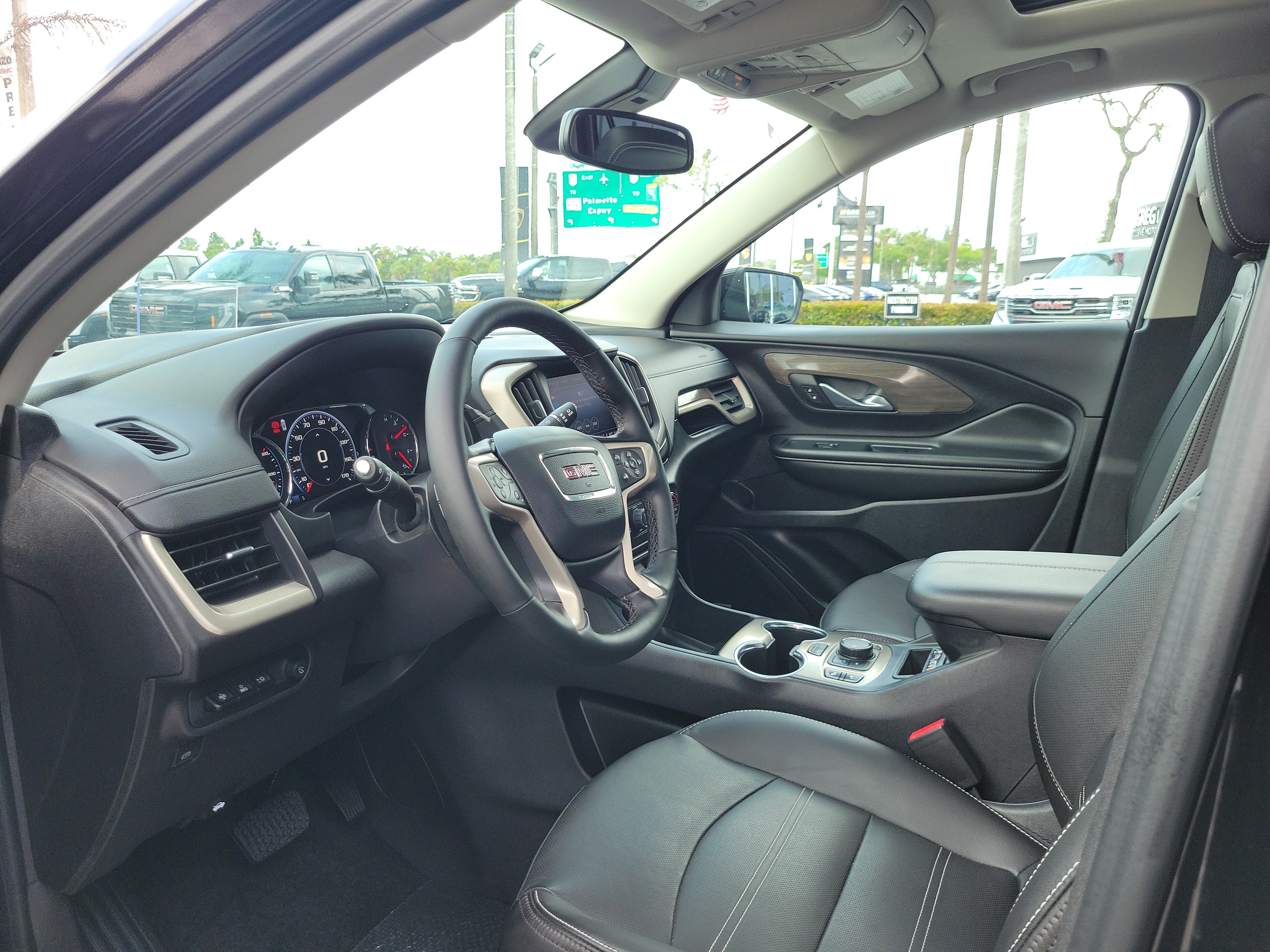 Used 2024 GMC Terrain Denali w/ Denali Premium Package image 9
