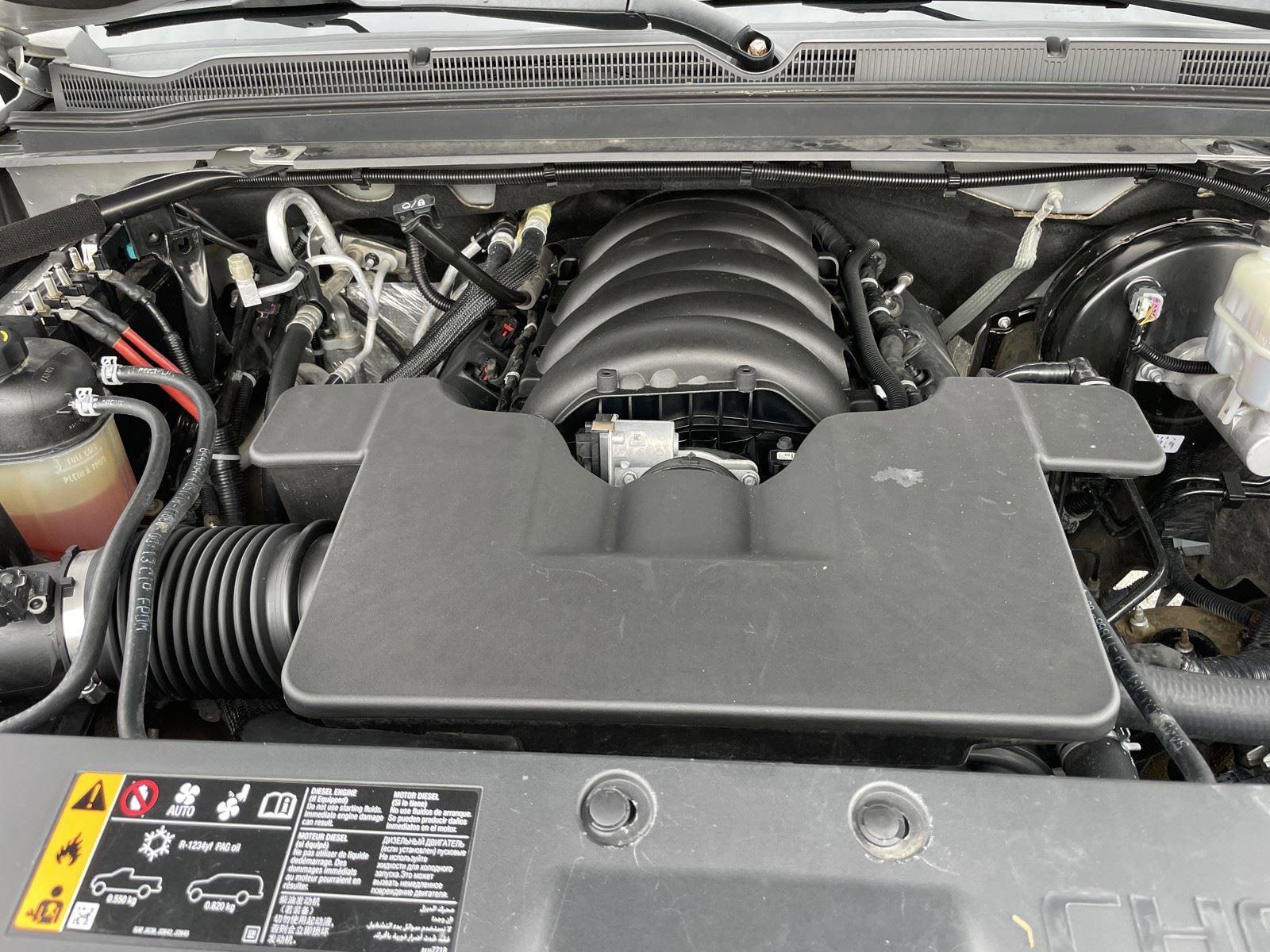 Used 2018 Chevrolet Suburban LT w/ Luxury Package RWD image 30