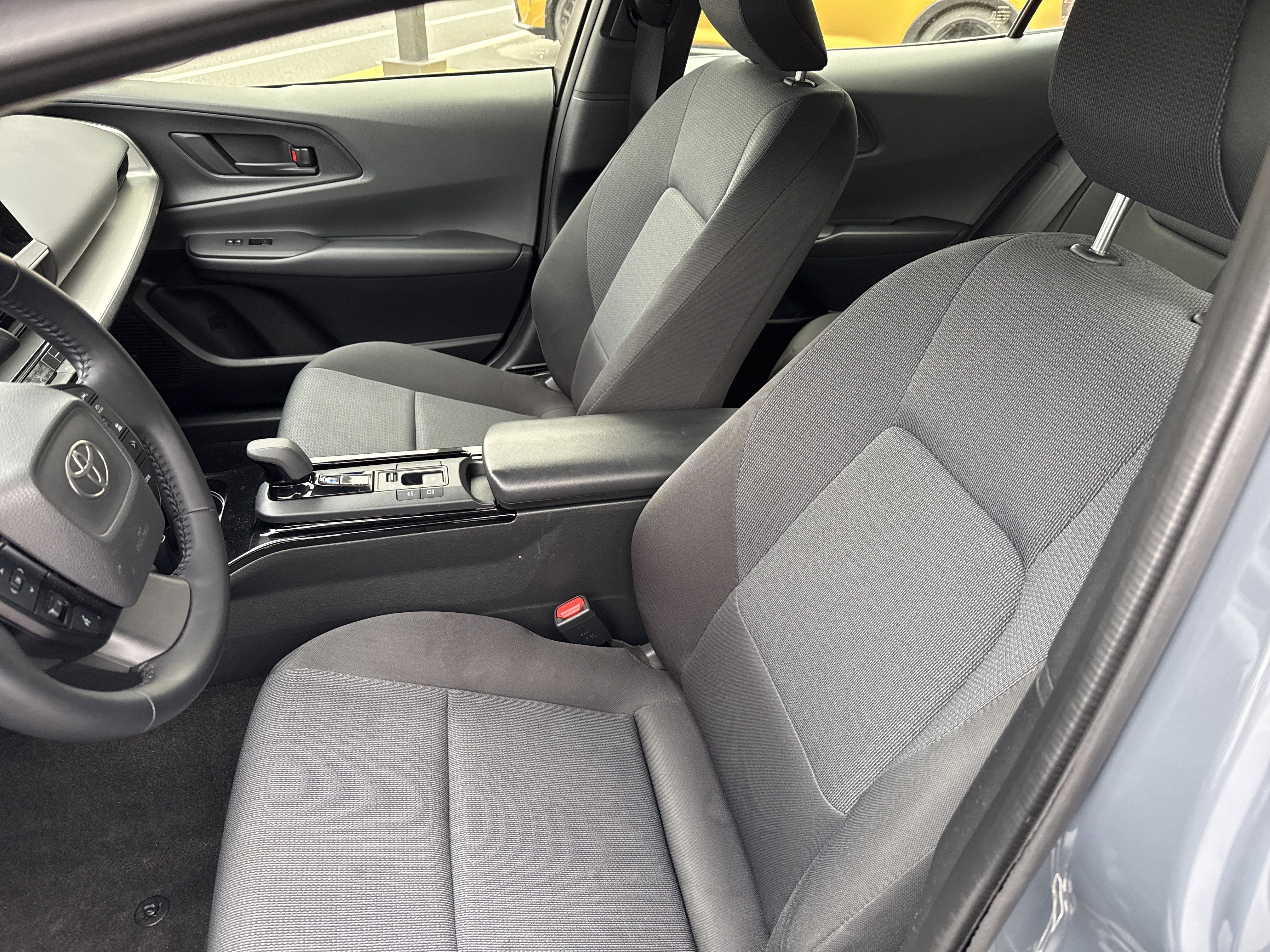Used 2024 Toyota Prius LE FWD image 12