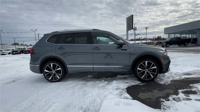 Used 2022 Volkswagen Tiguan SEL R-Line image 9