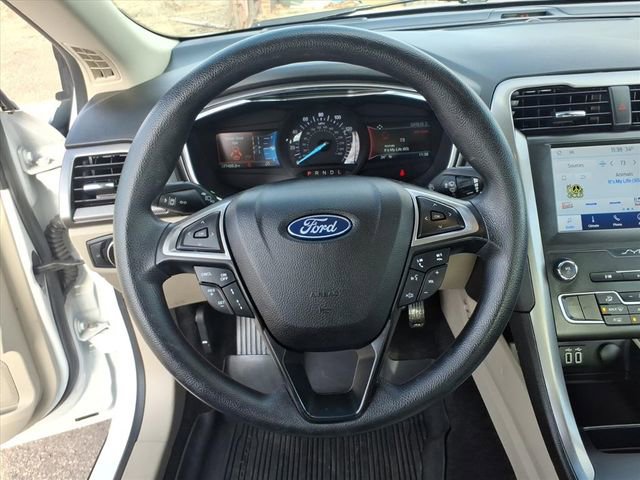 Used 2020 Ford Fusion SE image 16