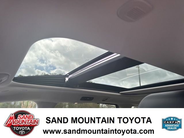 Used 2024 Chrysler Pacifica Limited image 16