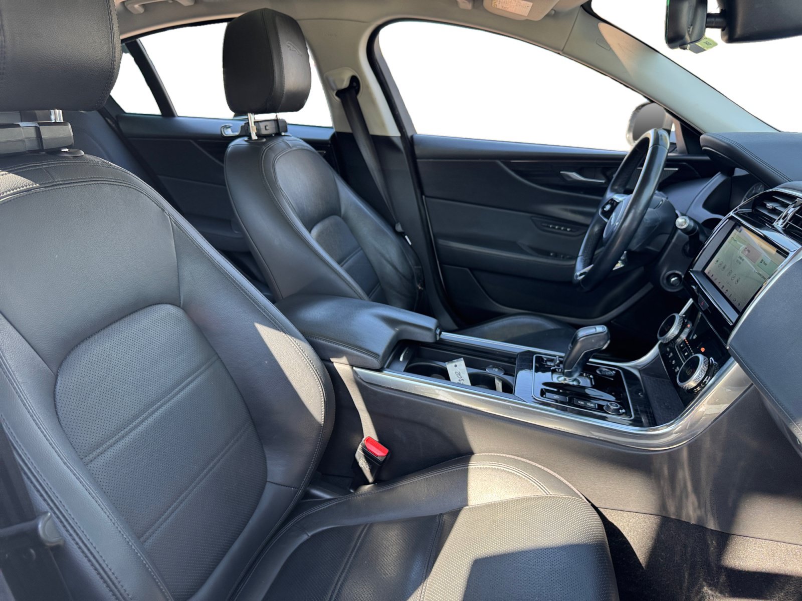 Used 2020 Jaguar XE S RWD image 15